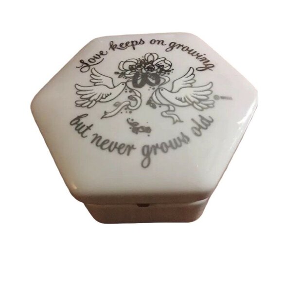 VTG 1976 Wedding Keepsake Trinket Box Porcelain Hinged Japan Romantic Cottagecor - Picture 1 of 7